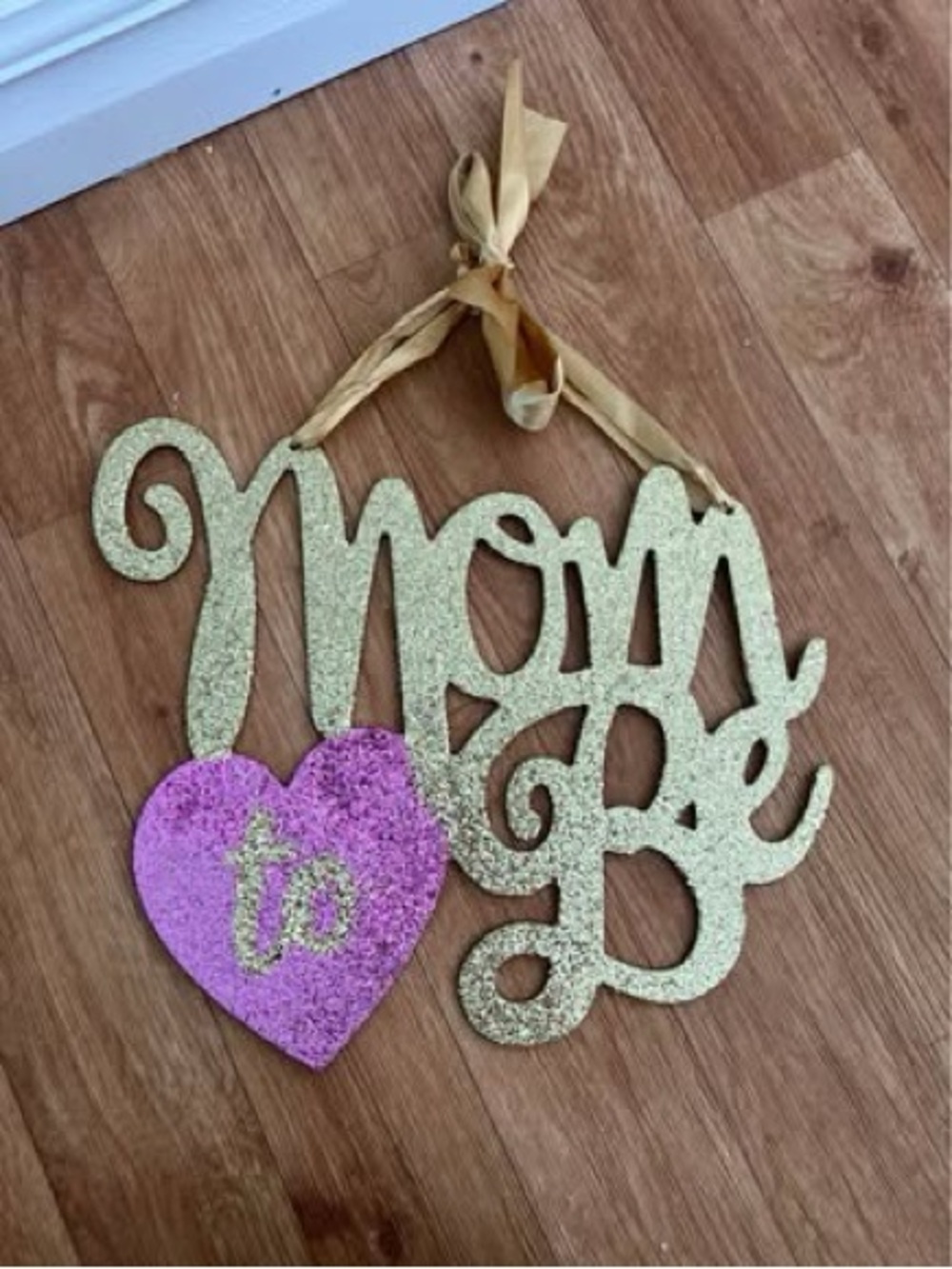 Glitter "Mom to Be" Hanging Sign - Gold & Pink